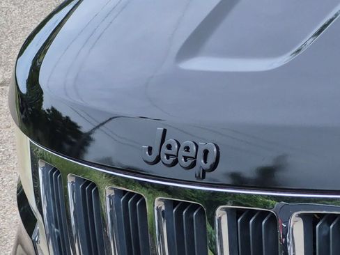 Used 2011 Jeep Grand Cherokee Laredo AWD/4WD image 12