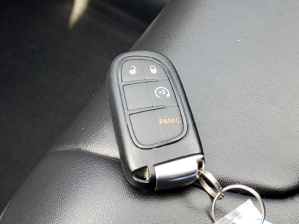 Used 2020 Jeep Cherokee Trailhawk w/ Cold Weather Group AWD/4WD image 29