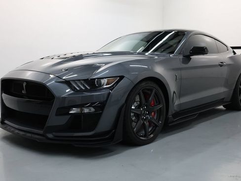 Used 2022 Ford Mustang Shelby GT500 w/ Carbon Fiber Track Pack RWD image 1