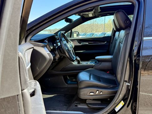 Used 2022 Cadillac XT5 Premium Luxury w/ LPO, ONYX Package image 18