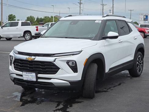 Used 2025 Chevrolet TrailBlazer LT w/ Driver Confidence Package AWD/4WD image 46