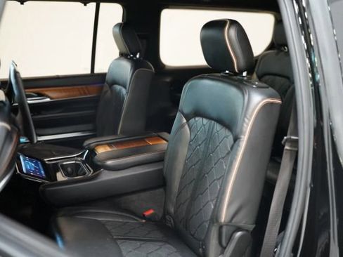 Used 2022 Jeep Grand Wagoneer Series III w/ Rear Seat Video Group 1 AWD/4WD image 43