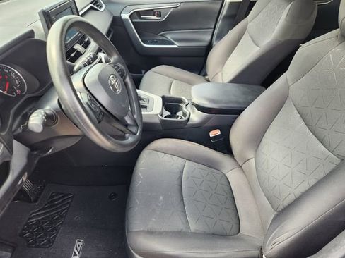 Used 2021 Toyota RAV4 XLE w/ Convenience Package FWD image 12