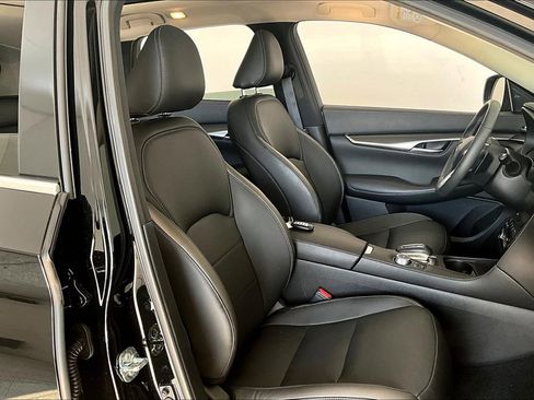 Certified 2025 INFINITI QX50 Luxe image 10