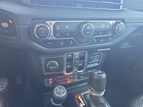 Used 2024 Jeep Wrangler Unlimited Rubicon AWD/4WD image 23