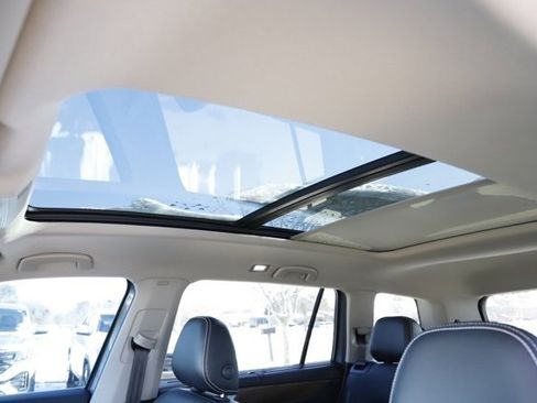 Used 2024 Volkswagen Atlas SE image 15