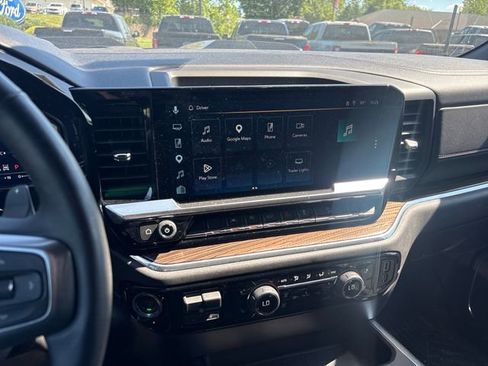 Used 2025 Chevrolet Silverado 1500 LT Trail Boss w/ Dark Appearance Package AWD/4WD image 22