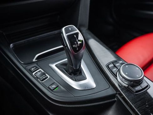 Used 2017 BMW 330i xDrive Wagon image 14