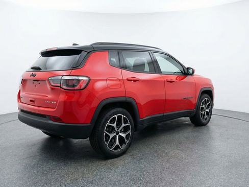 Used 2025 Jeep Compass Limited image 9