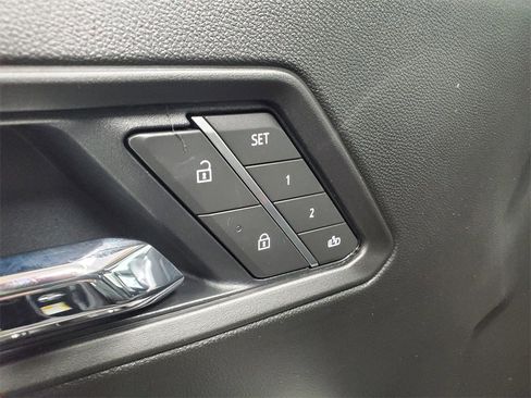 New 2026 GMC Canyon Denali image 9