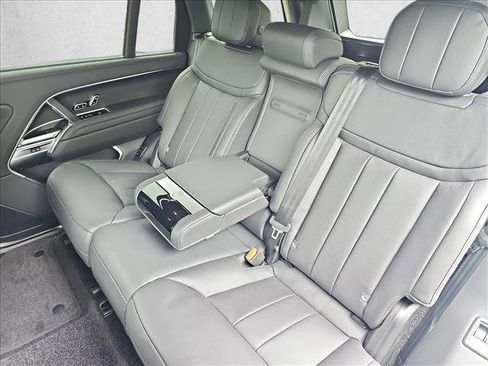 New 2025 Land Rover Range Rover Long Wheelbase SE image 15