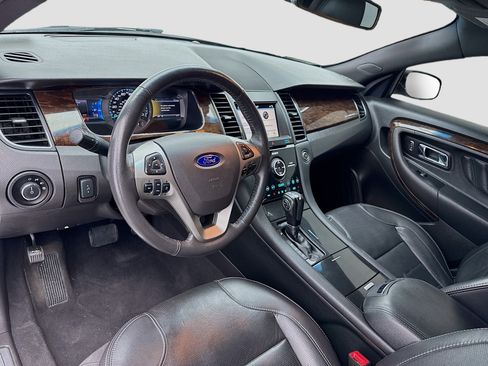 Used 2019 Ford Taurus Limited image 7