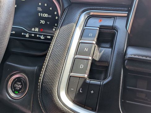 Certified 2022 GMC Yukon SLT w/ SLT Luxury Package AWD/4WD image 12
