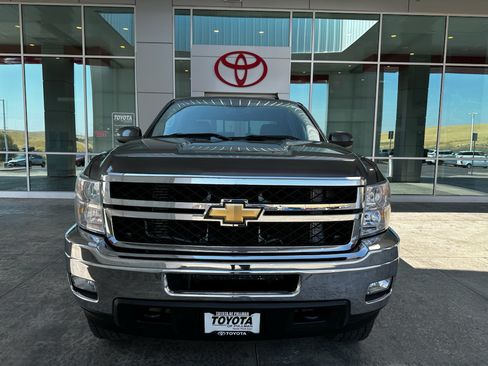 Used 2011 Chevrolet Silverado 2500 LTZ w/ LTZ Plus Package AWD/4WD image 3