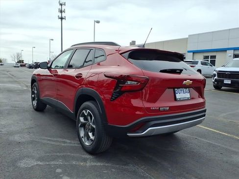 New 2026 Chevrolet Trax LT w/ Sunroof Package image 5