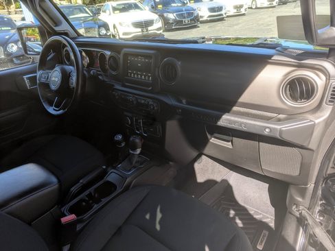 Used 2022 Jeep Wrangler Unlimited Sport image 32