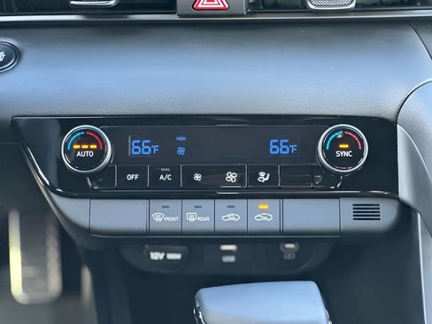 Used 2025 Hyundai Elantra Sport image 15