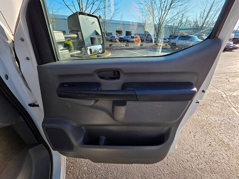 Used 2018 Nissan NV 3500 SL w/ Navigation Package image 32