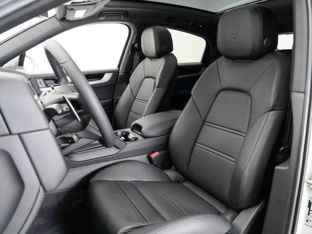 Certified 2026 Porsche Cayenne Coupe AWD/4WD image 4