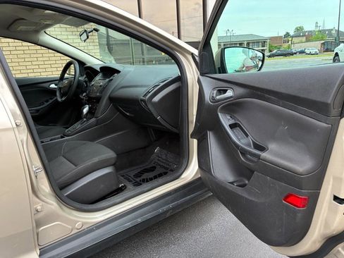 Used 2017 Ford Focus SE FWD image 21