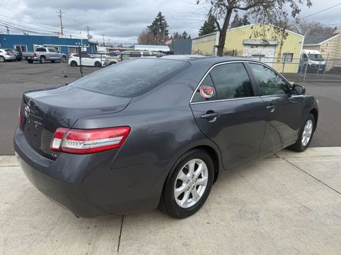 Used 2011 Toyota Camry LE w/ LE Extra-Value Pkg image 5