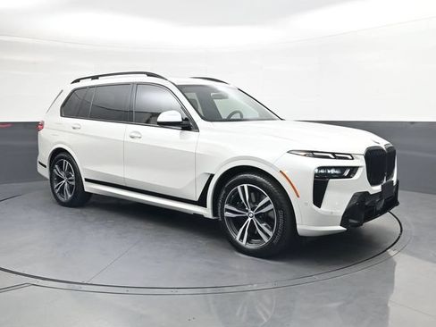Used 2025 BMW X7 xDrive40i w/ M Sport Package AWD/4WD image 2