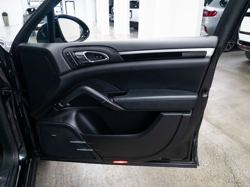 Used 2016 Porsche Cayenne AWD/4WD image 24