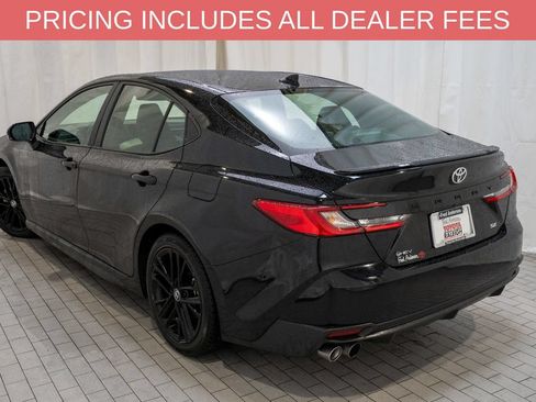 Used 2025 Toyota Camry SE FWD image 3