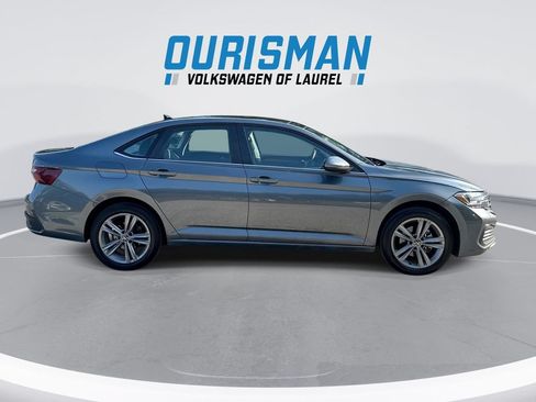 Used 2024 Volkswagen Jetta SE FWD image 9
