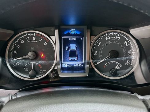 Used 2022 Toyota Tacoma SR5 AWD/4WD image 12
