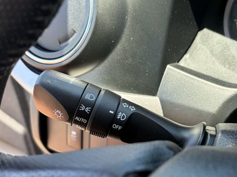 Used 2021 Toyota Tacoma SR5 AWD/4WD image 15