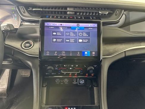 Used 2023 Jeep Grand Cherokee 30th Anniversary image 21