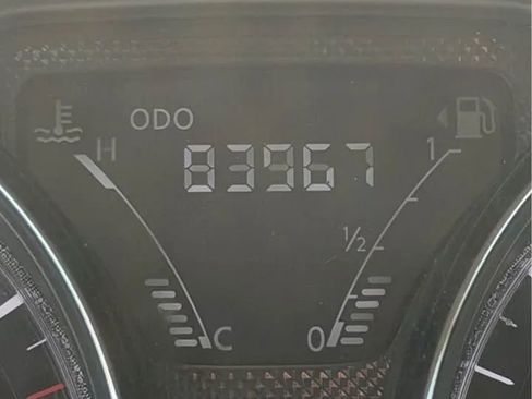 Used 2016 Nissan Versa SV FWD image 9