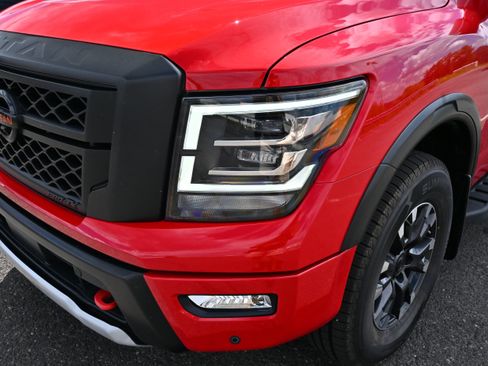 Used 2022 Nissan Titan PRO-4X w/ Pro-4x Convenience Package AWD/4WD image 12