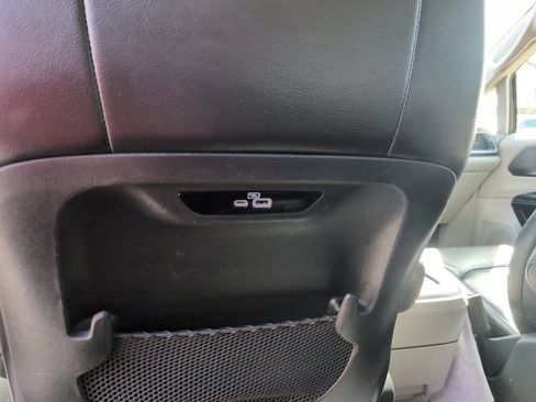 Used 2022 Chrysler Pacifica Touring-L image 15