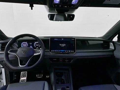 New 2025 Volkswagen Tiguan SE R-Line image 3