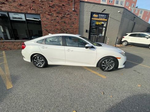 Used 2018 Honda Civic EX image 3