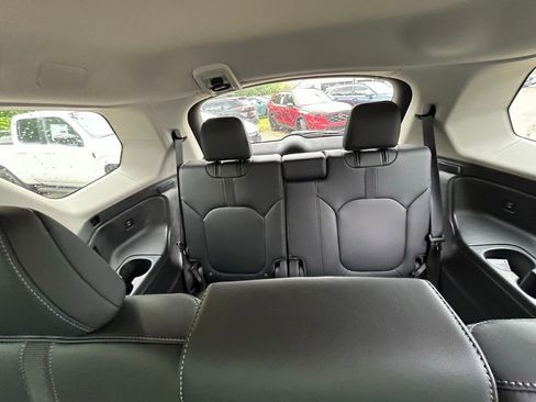 Used 2025 Honda Pilot EX-L image 9