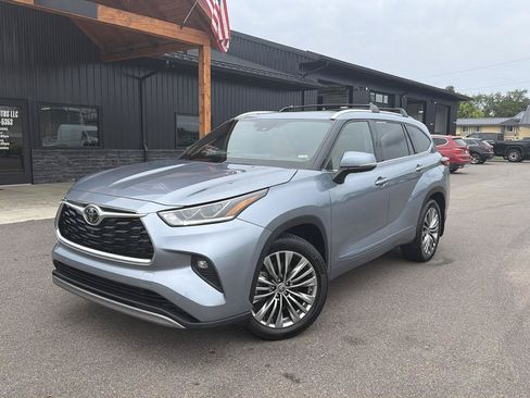 Used 2022 Toyota Highlander Platinum AWD/4WD image 1