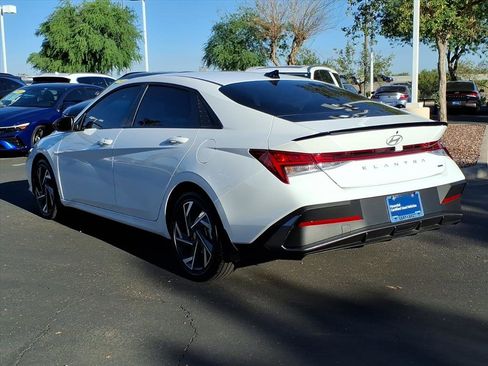 Certified 2025 Hyundai Elantra SEL image 3