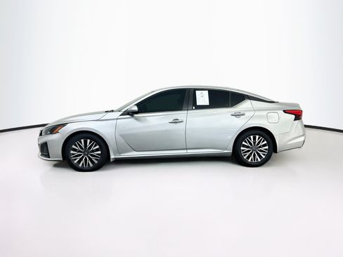 Used 2023 Nissan Altima 2.5 SV FWD image 4