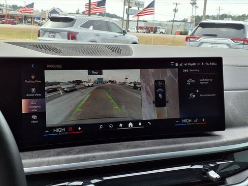 Used 2025 BMW X5 xDrive40i w/ M Sport Package image 9