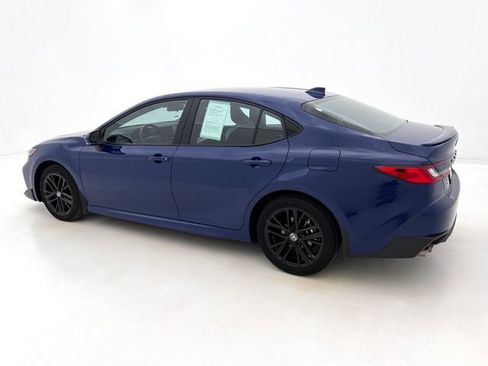 Used 2025 Toyota Camry SE AWD/4WD image 10