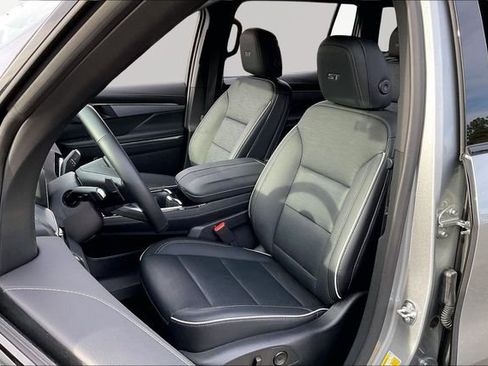 Used 2025 Buick Enclave Sport Touring image 15