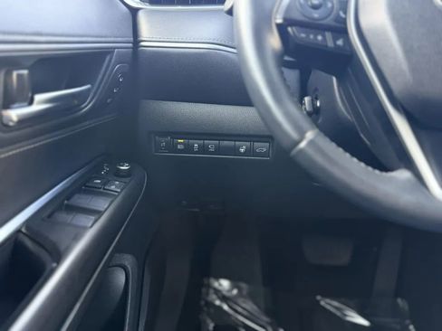 Used 2021 Toyota Venza Limited image 20