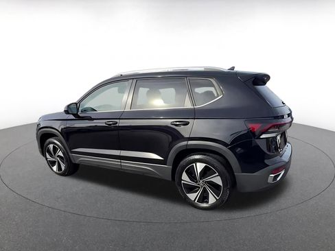 Used 2025 Volkswagen Taos SE image 10