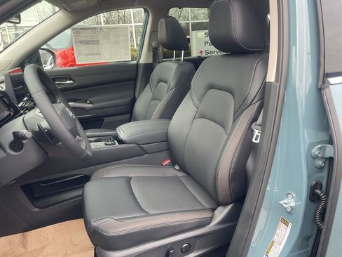 New 2026 Nissan Pathfinder SL image 12