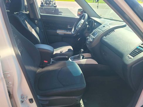 Used 2012 Kia Soul + w/ Audio Pkg FWD image 17