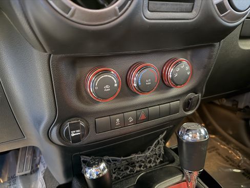 Used 2015 Jeep Wrangler Unlimited Sport w/ Connectivity Group AWD/4WD image 17