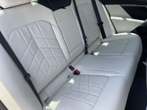 Used 2025 BMW 530i RWD image 12